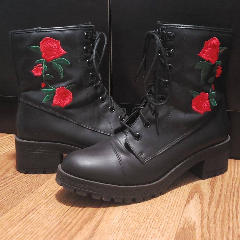Rose boots